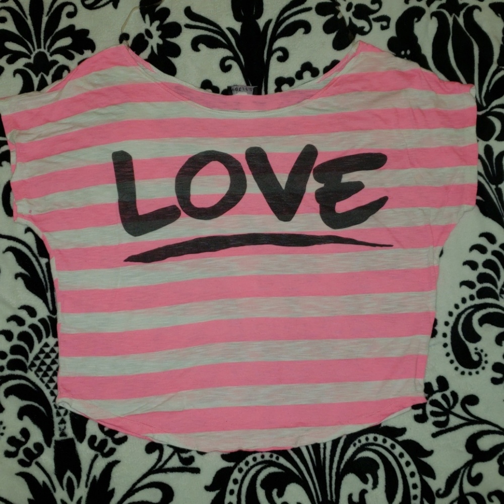 Loose Fit Crop Top! Make an offer!!